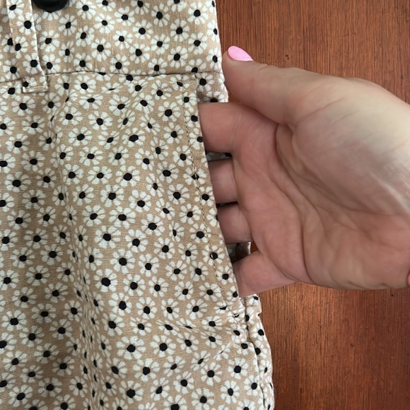Ann Taylor LOFT floral print shorts size 14 - Picture 2 of 7